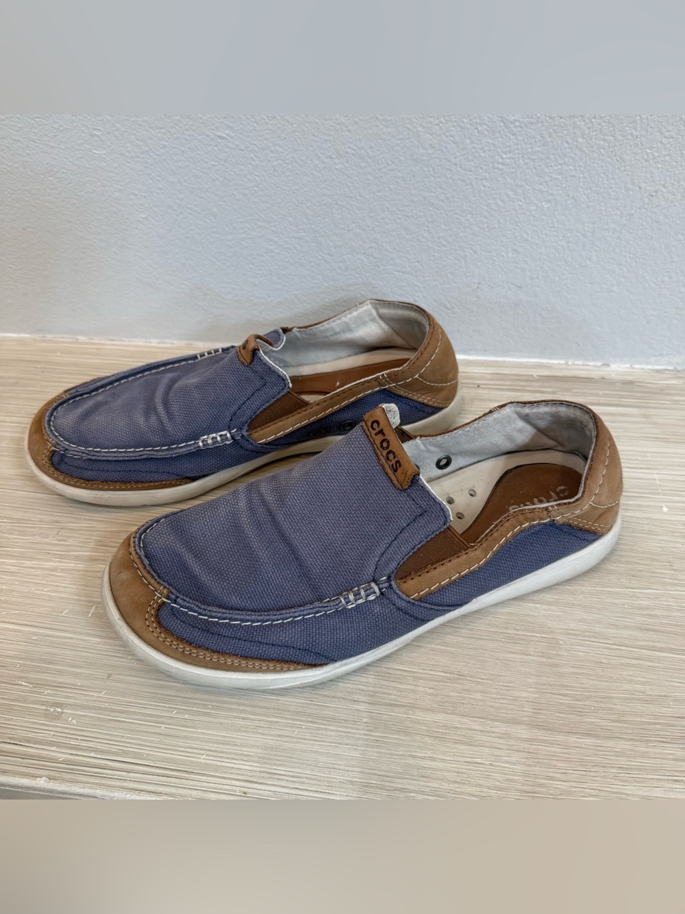 CROCS Men's Slip-On Canvas Loafers in Blue and Brown size 8